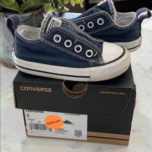 Size 5 infant converse shoes